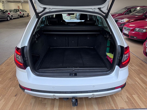 Skoda Octavia Scout 19 of 23