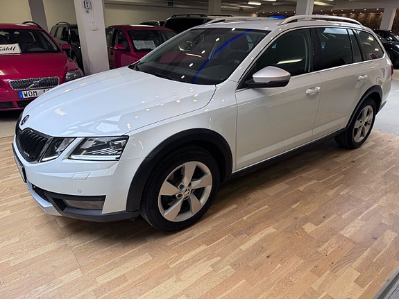 Skoda Octavia Scout 2 of 5