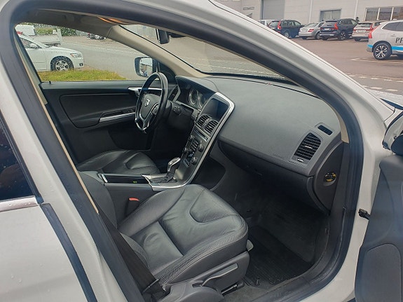 Volvo XC60 10 of 10