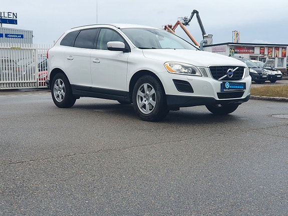 Volvo XC60 2 of 10