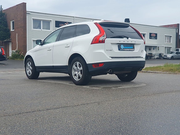 Volvo XC60 4 of 10