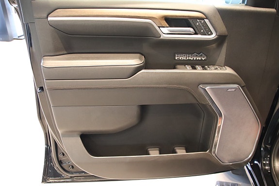 Chevrolet Silverado 1500 9 of 17