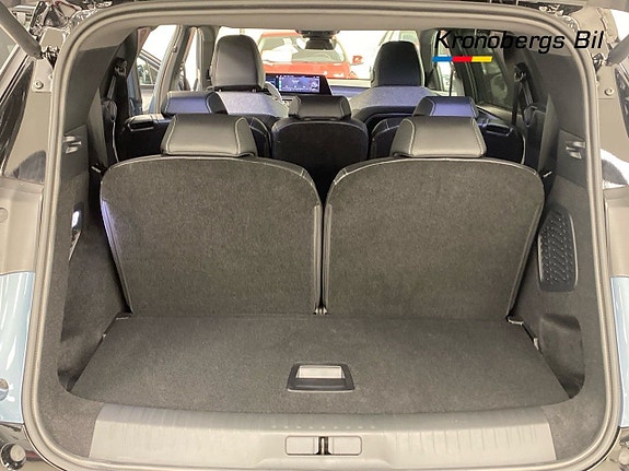 Peugeot e-5008 24 of 29