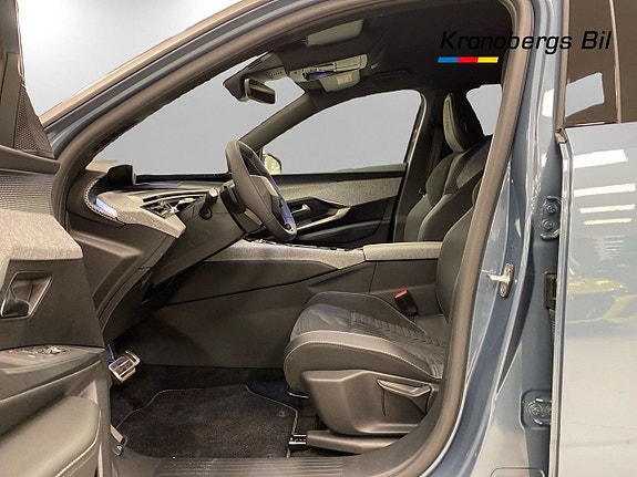 Peugeot e-5008 7 of 29