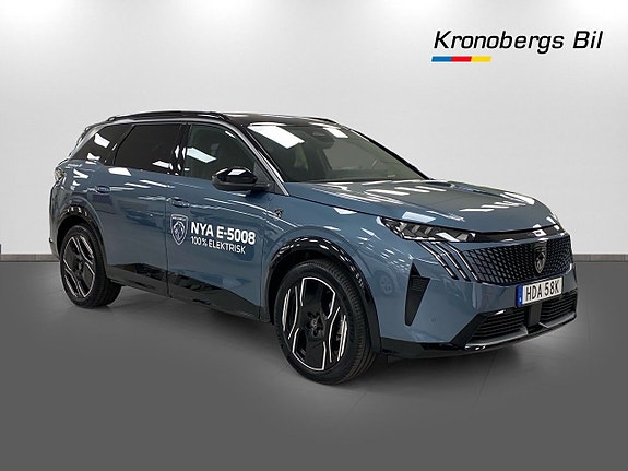 Peugeot e-5008 3 of 5