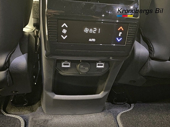 Peugeot e-5008 21 of 29