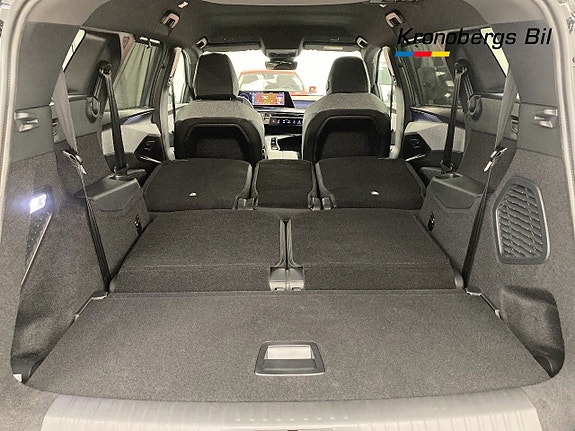 Peugeot e-5008 25 of 29