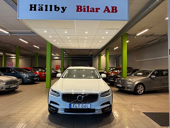 Volvo V90 Cross Country 3 of 5