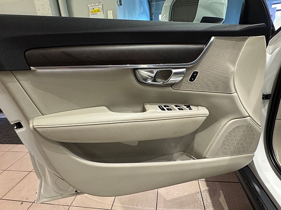 Volvo V90 Cross Country 8 of 19
