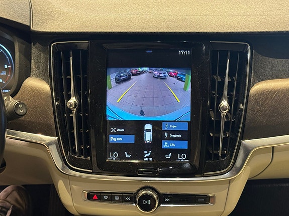 Volvo V90 Cross Country 13 of 19