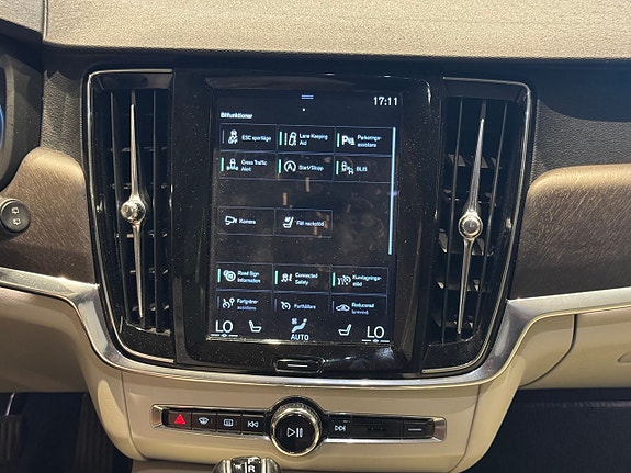 Volvo V90 Cross Country 16 of 19