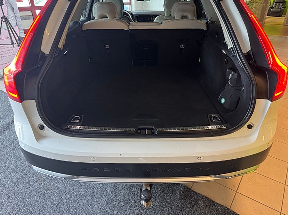Volvo V90 Cross Country 19 of 19