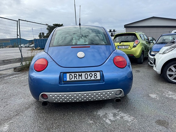 Volkswagen New Beetle 5 of 27