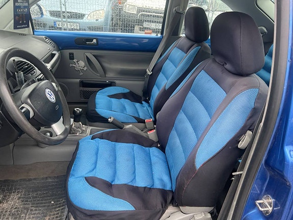 Volkswagen New Beetle 22 of 27