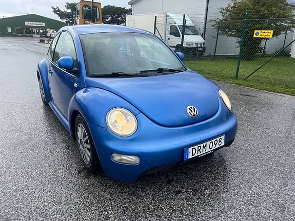 Volkswagen New Beetle 9 of 27