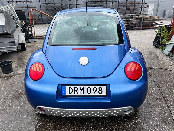 Volkswagen New Beetle 16 of 27