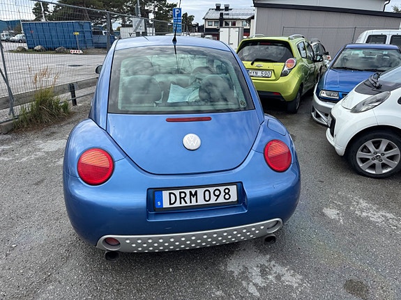 Volkswagen New Beetle 24 of 27