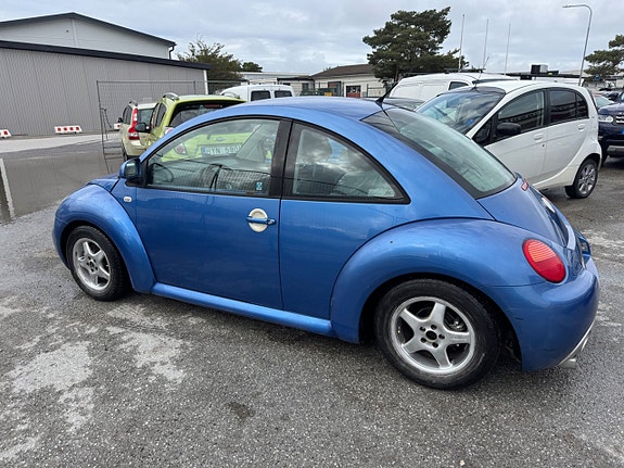 Volkswagen New Beetle 2 of 27