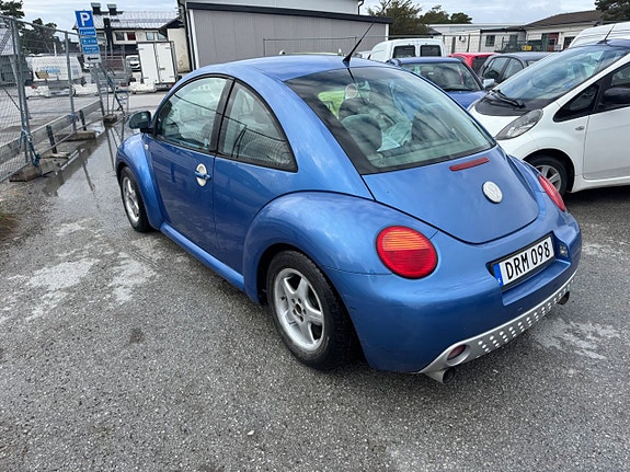 Volkswagen New Beetle 4 of 27