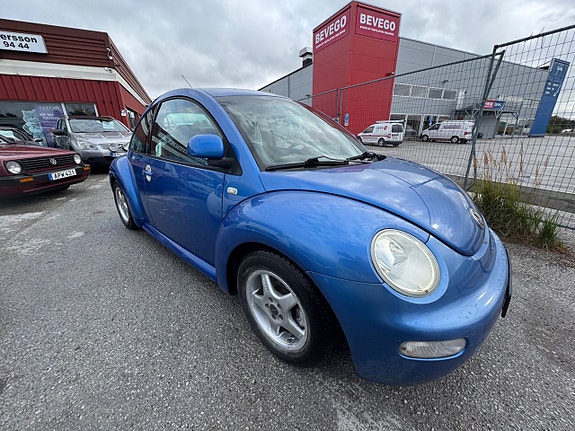 Volkswagen New Beetle 3 of 27