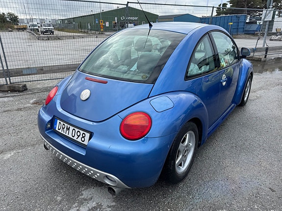 Volkswagen New Beetle 6 of 27