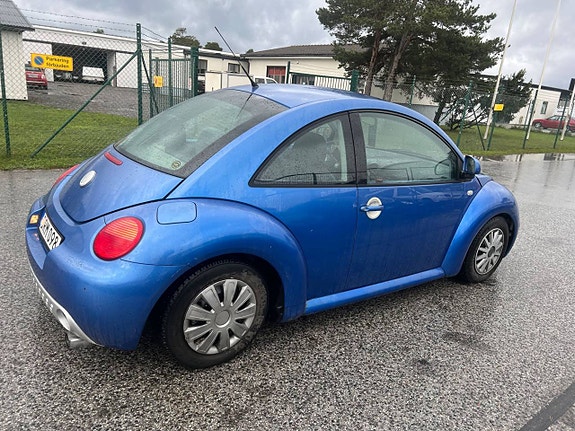 Volkswagen New Beetle 11 of 27