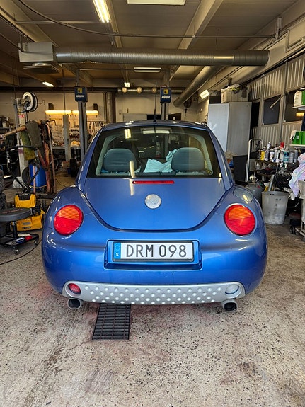 Volkswagen New Beetle 27 of 27