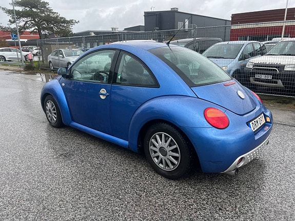 Volkswagen New Beetle 15 of 27