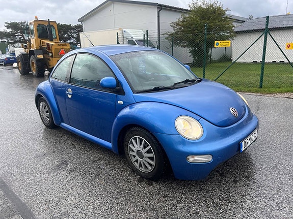 Volkswagen New Beetle 13 of 27