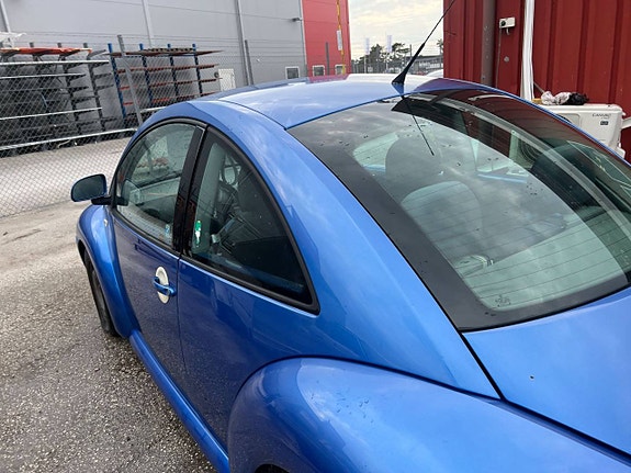 Volkswagen New Beetle 20 of 27