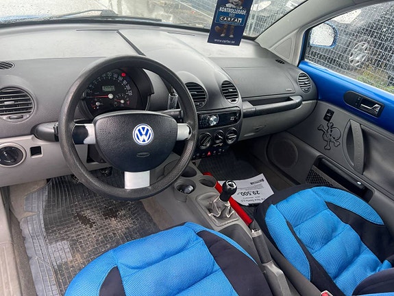 Volkswagen New Beetle 18 of 27