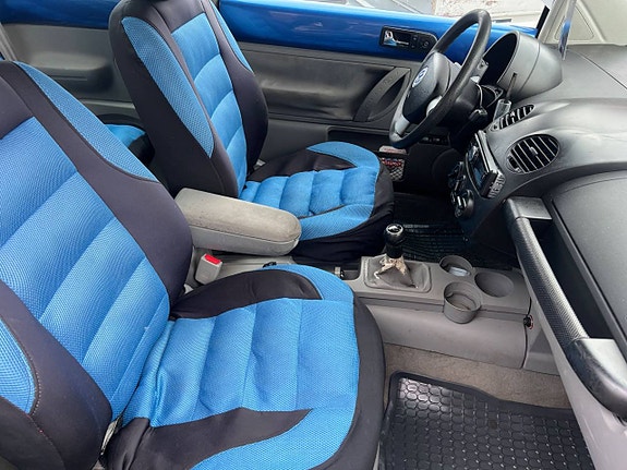 Volkswagen New Beetle 21 of 27