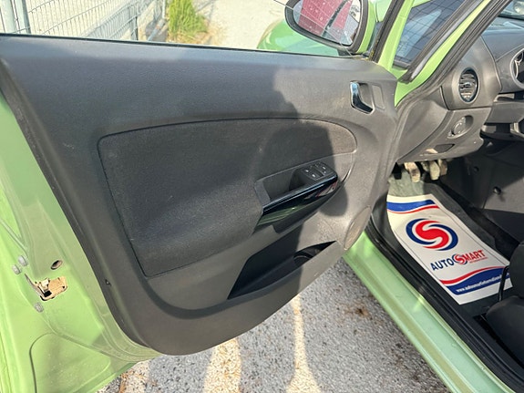 Opel Corsa 12 of 15