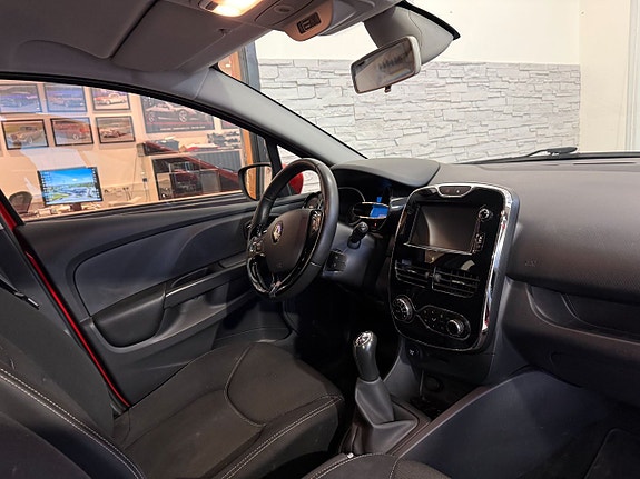 Renault Clio 12 of 18