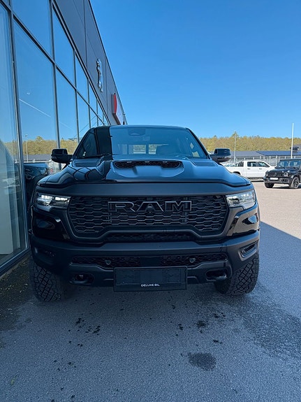 Dodge RAM 1500 2 of 4