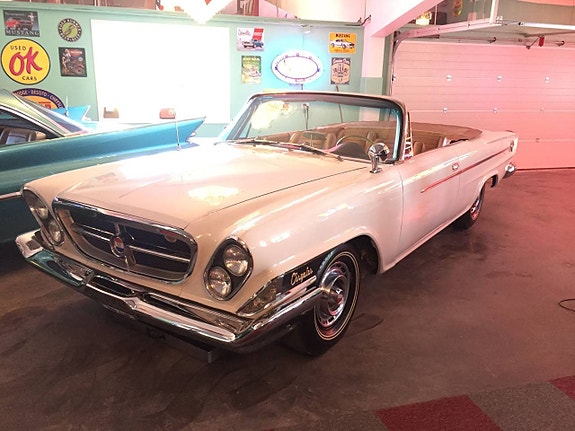 Chrysler 300 2 of 5
