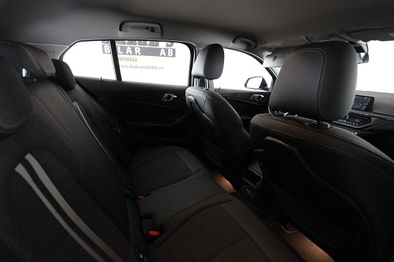 BMW 118i 4 of 5