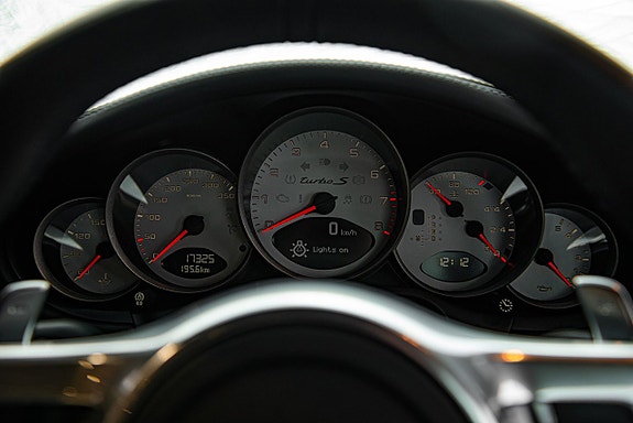 Porsche 911 18 of 30