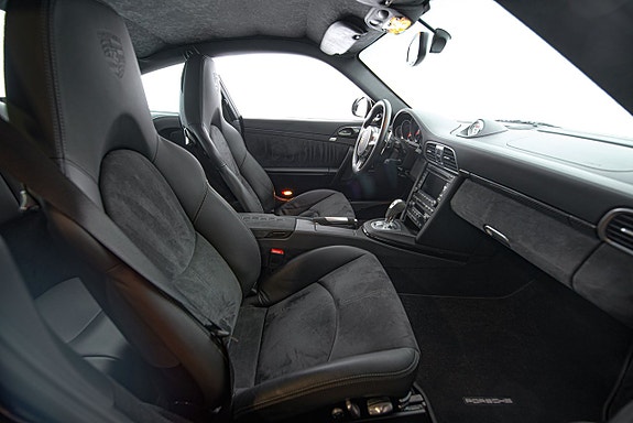 Porsche 911 16 of 30