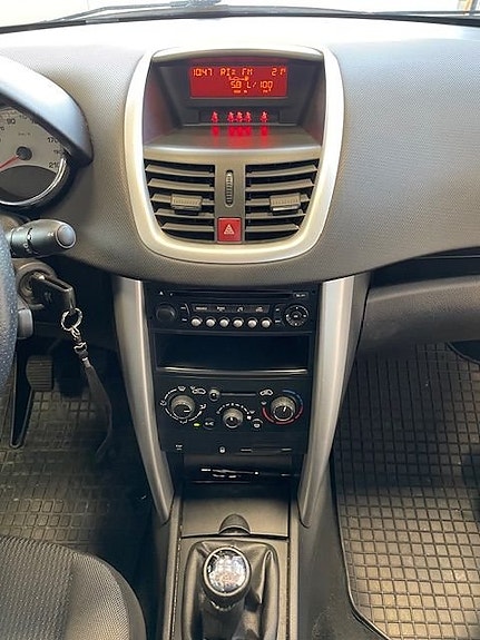Peugeot 207 9 of 13