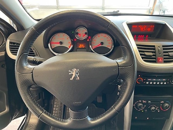 Peugeot 207 8 of 13