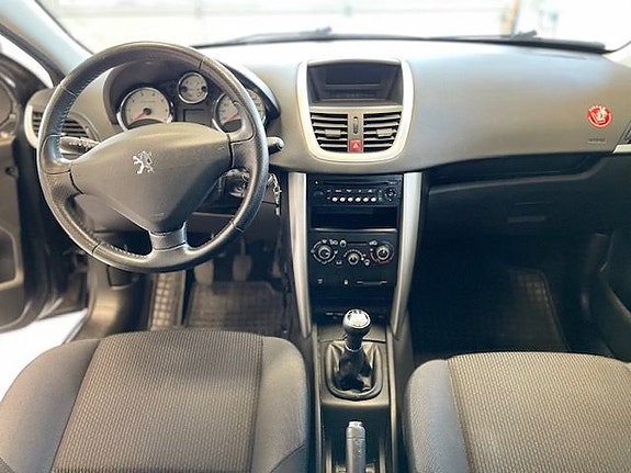 Peugeot 207 10 of 13