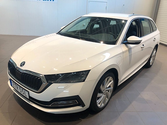 Skoda Octavia 2 of 5