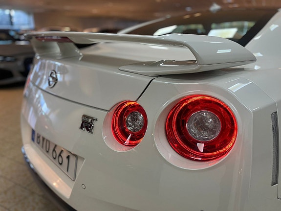 Nissan GT-R 12 of 30