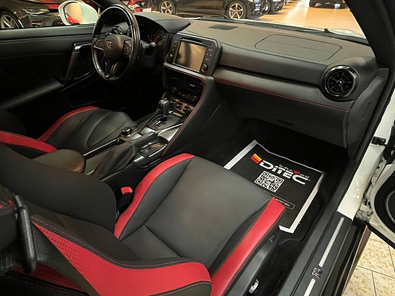 Nissan GT-R 16 of 30