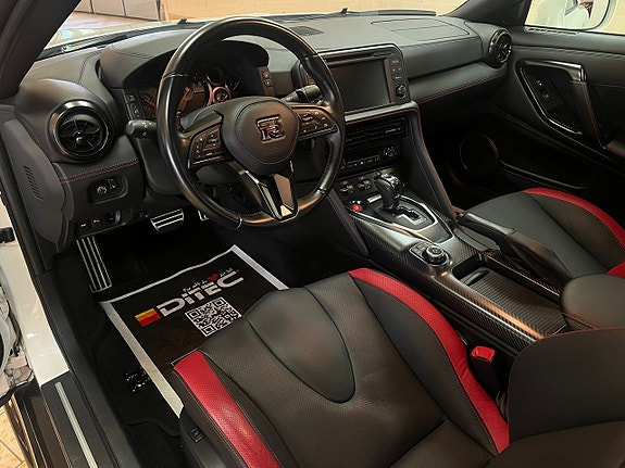 Nissan GT-R 14 of 30