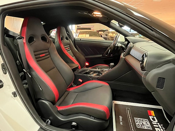 Nissan GT-R 17 of 30