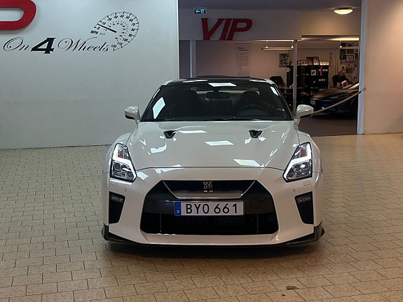 Nissan GT-R 9 of 30
