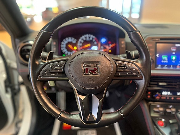 Nissan GT-R 18 of 30
