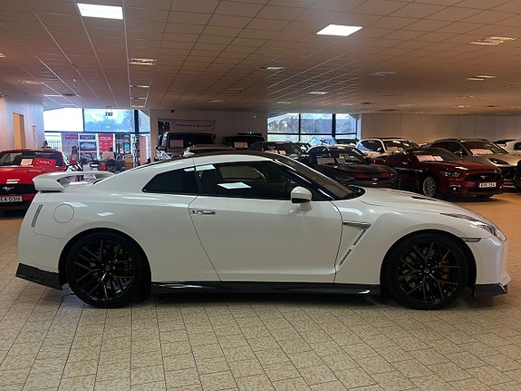 Nissan GT-R 7 of 30